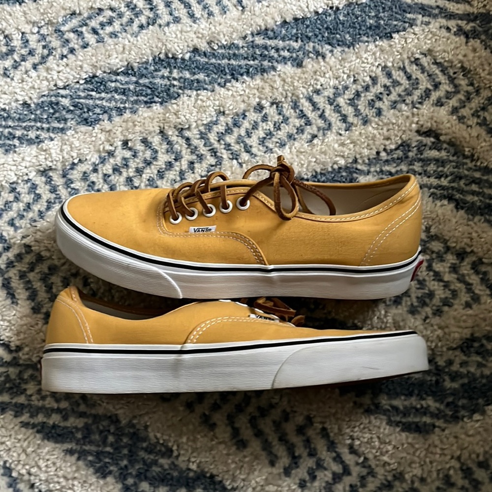 Mellow Yellow Vans!🔥 light yellow with leather laces.